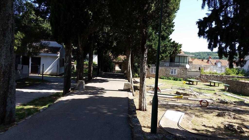 Bungalows Jurjevac Stari Grad  Rum bild